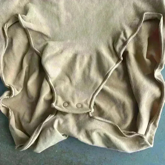 SKIMS Adjustable Straps Sculpting Seamless Brief Snaps Bodysuit - Picture 5 of 9